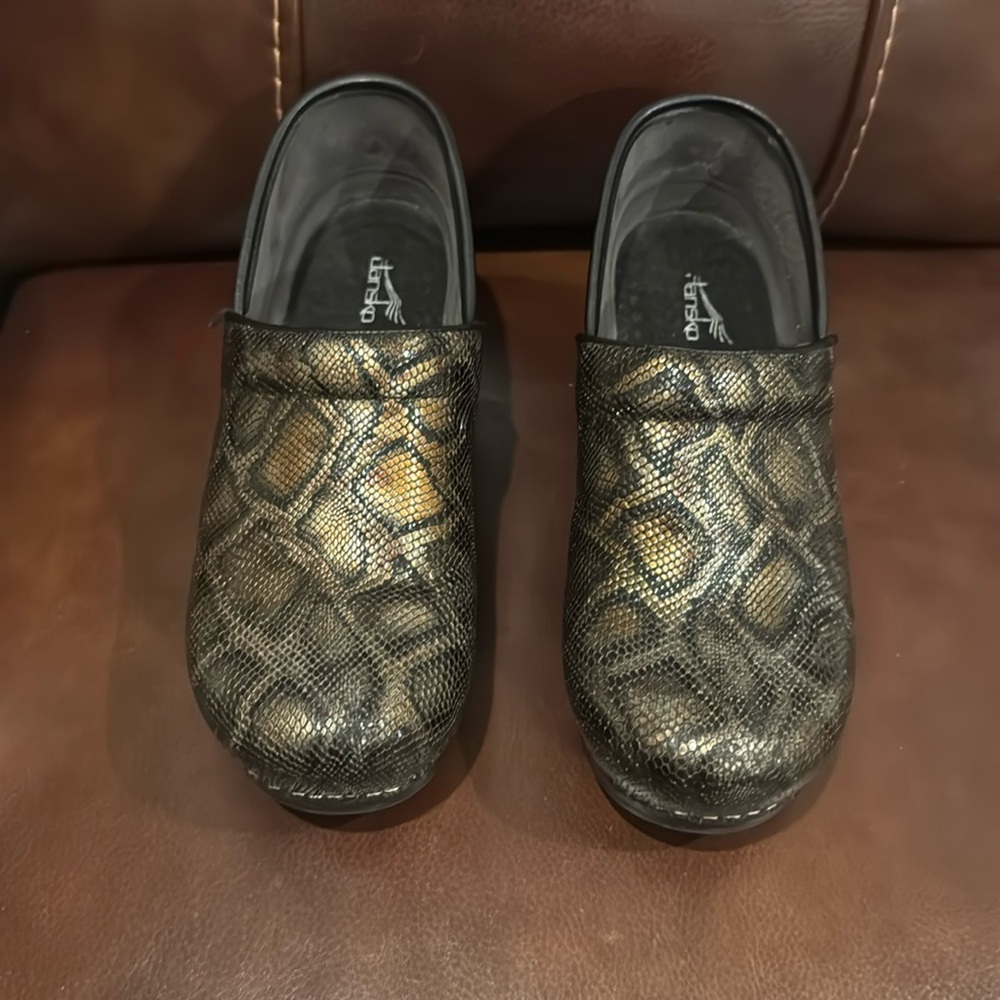 Stylish Snakeskin Dansko Clogs size 40